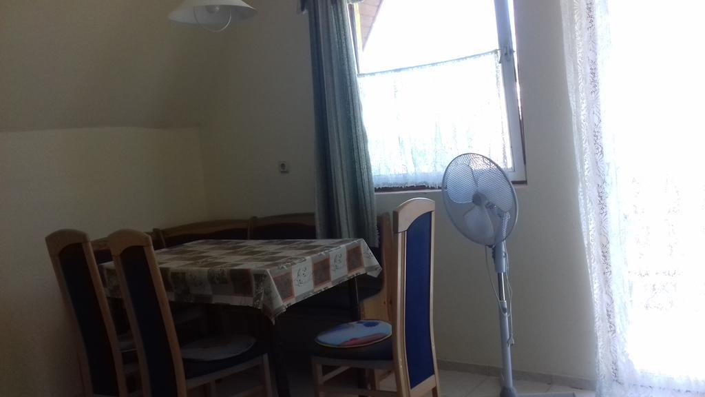 Apartmanhaz Balatonfenyves Apartment Екстериор снимка